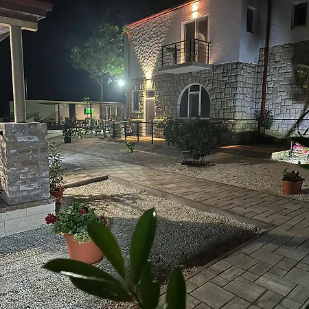 Halta Pescarus Pensjonat 3*